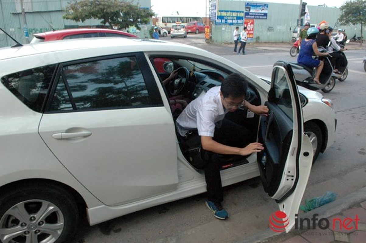 Hinh anh “cau am, co chieu” cuoi xe hop di khai giang